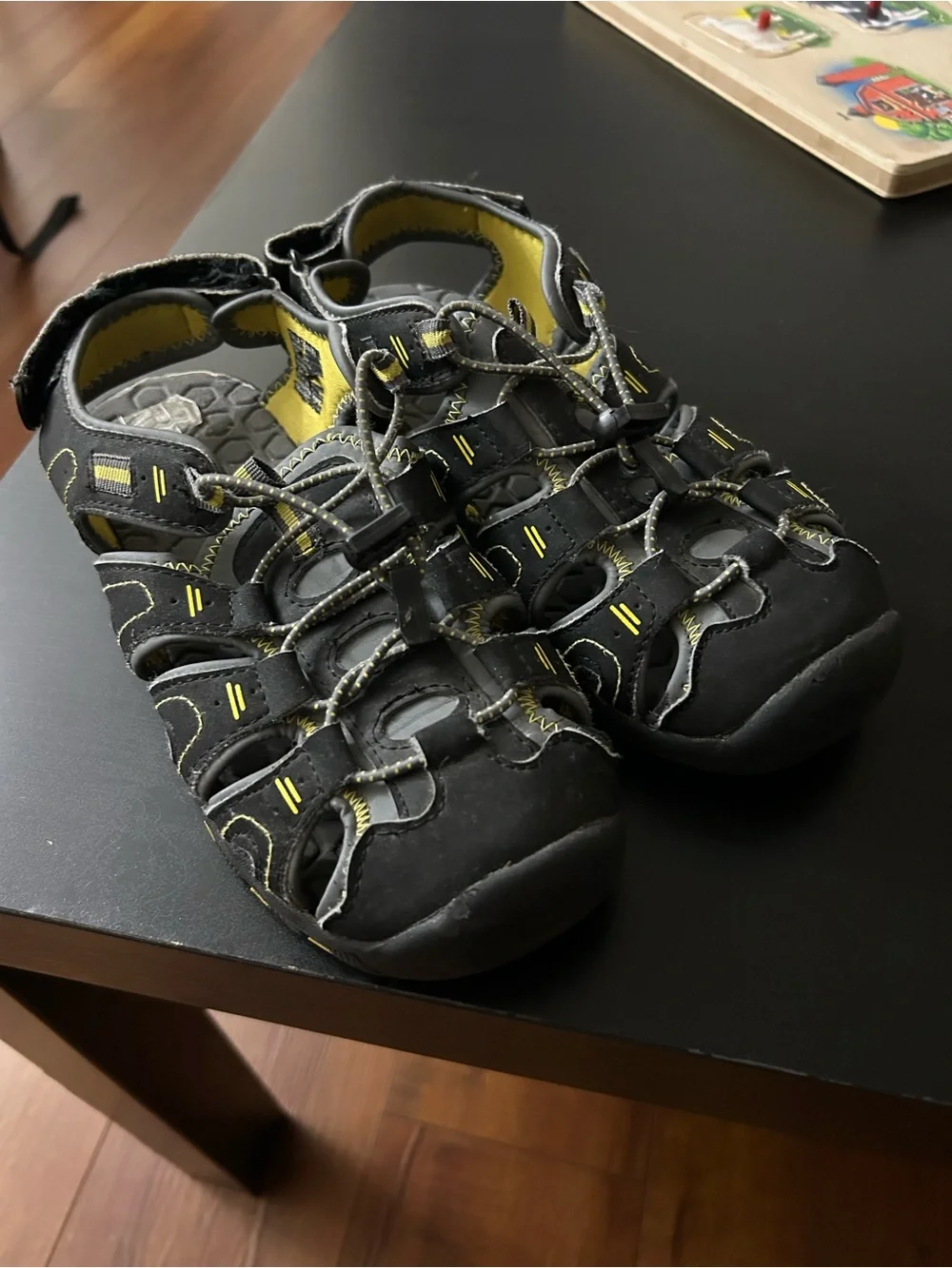 Khombu Black and Yellow Kids Outdoor Sandals size 4